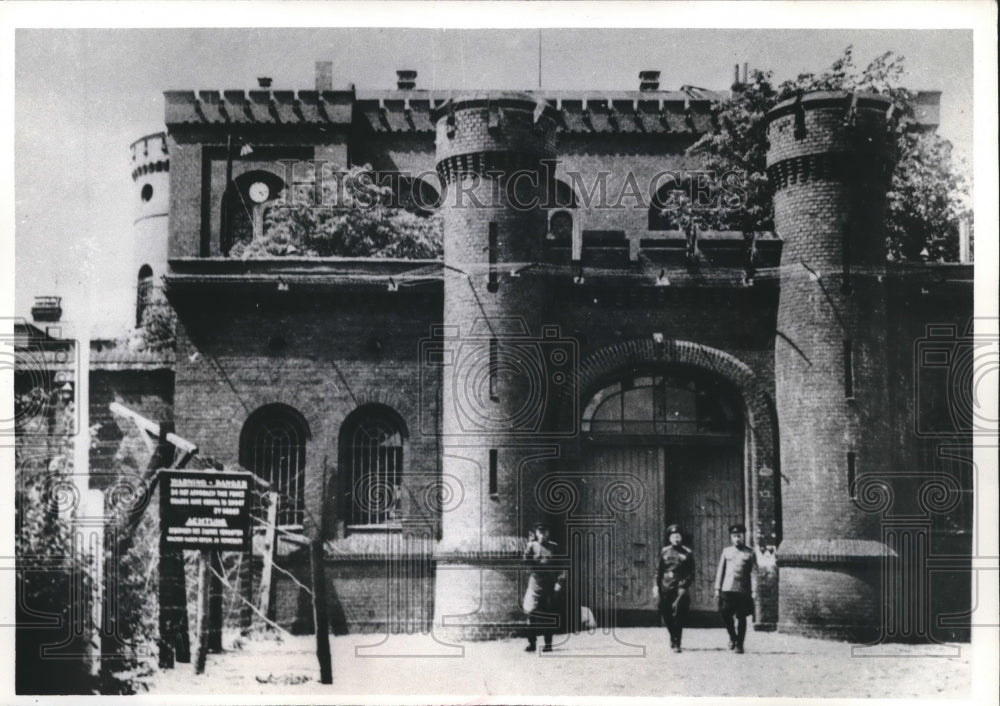 1972 Press Photo Rudolf Hess, Former Hitler Aide, Held at Fortress Spandau, GER.- Historic Images