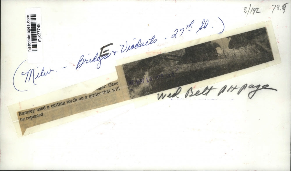 1979 Press Photo Gene Ramsey Cuts Girder, 27th St. Viaduct, Milwaukee, Wisconsin