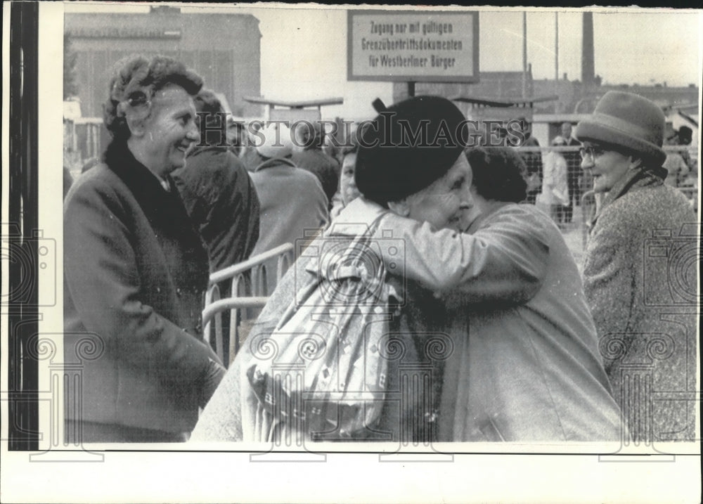 1972 Press Photo Sisters from East and West Berlin Embrace, Germany - mjx37775- Historic Images