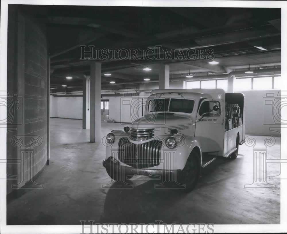 1950 Press Photo Truck inside Milwaukee Auditorium Sports Arena - mjx37969