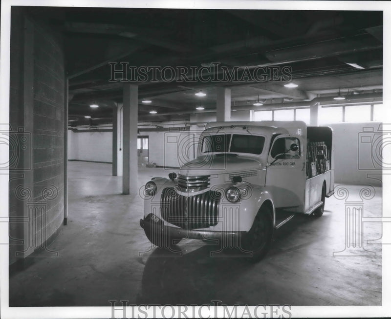 Load image into Gallery viewer, 1950 Press Photo Truck inside Milwaukee Auditorium Sports Arena - mjx37969
