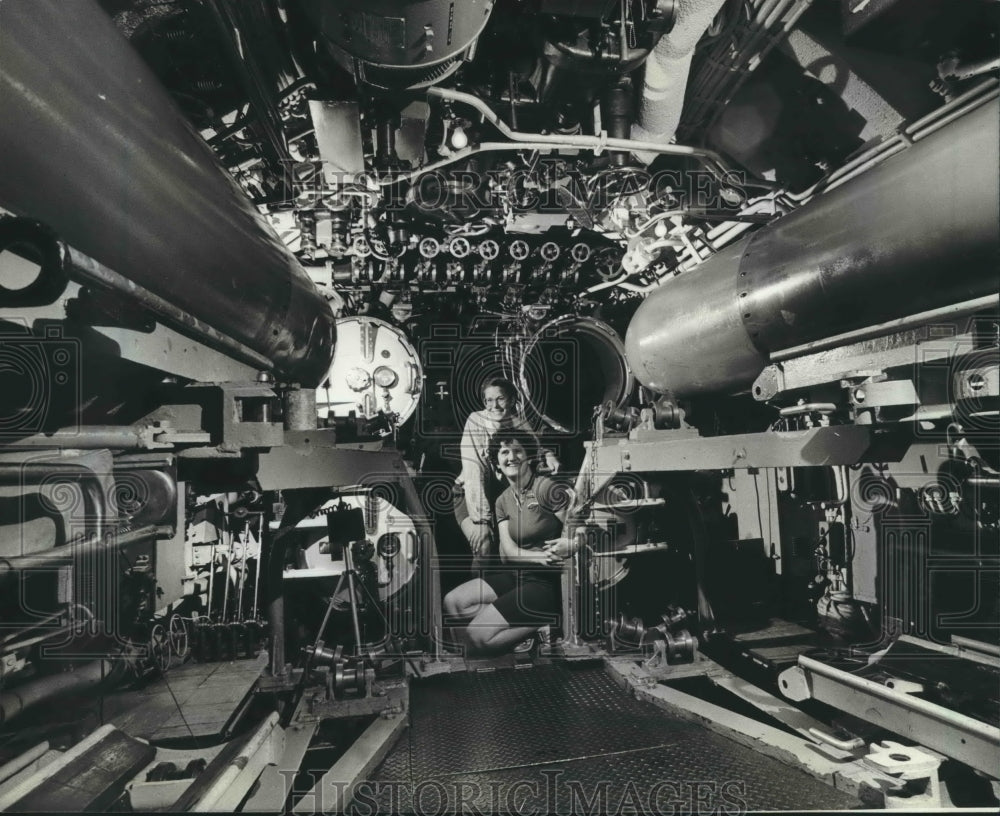 1982 Press Photo Tour Guides in Torpedo Room of Cobia at Manitowoc Museum- Historic Images