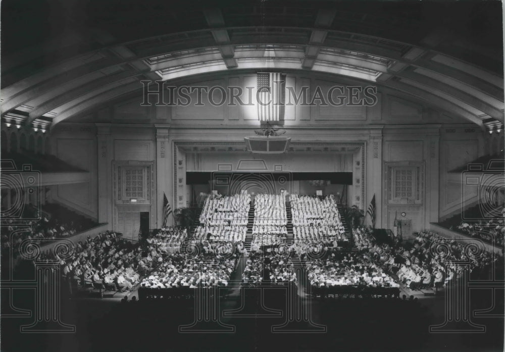 1950 Press Photo Patrons Fill Seats in Bruce Hall of Milwaukee Auditorium