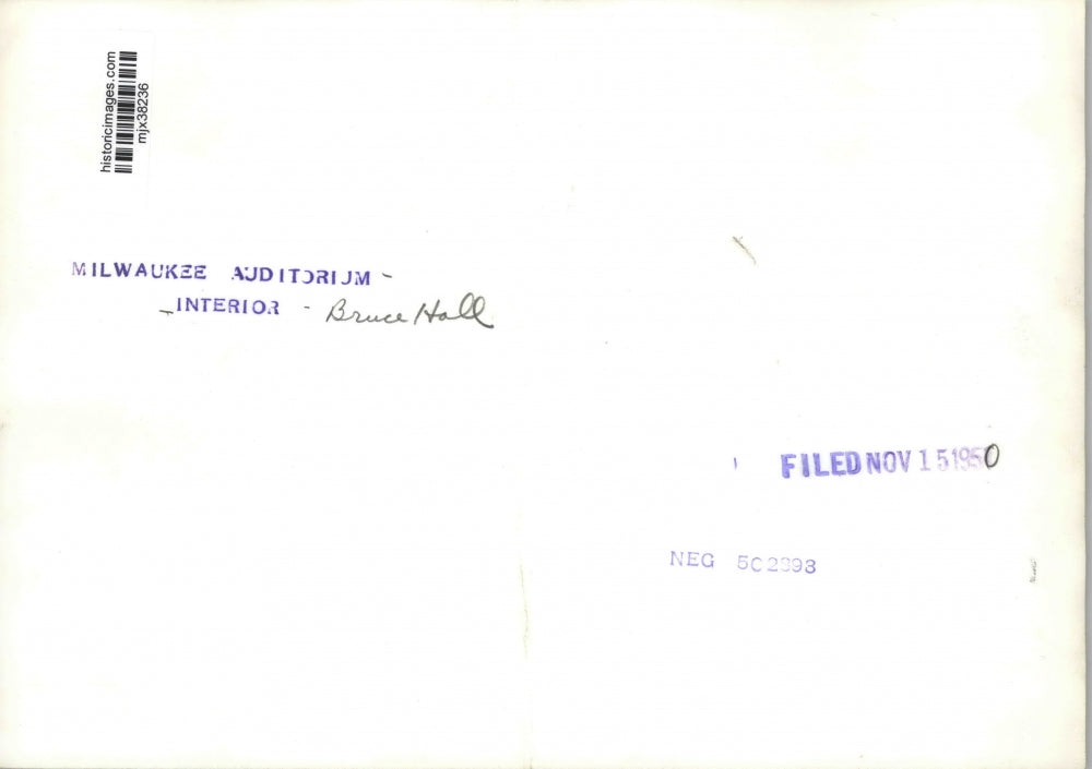 1950 Press Photo Patrons Fill Seats in Bruce Hall of Milwaukee Auditorium