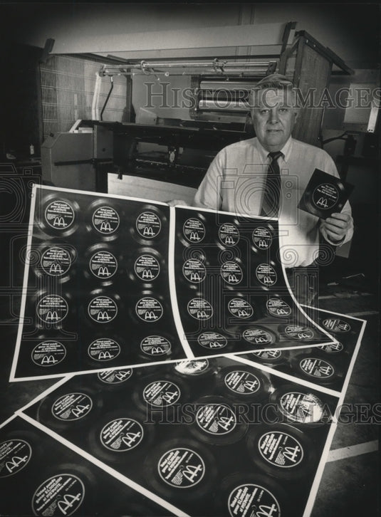 1989 Press Photo Richard Mueller Holds Record for McDonald's Promotion- Historic Images