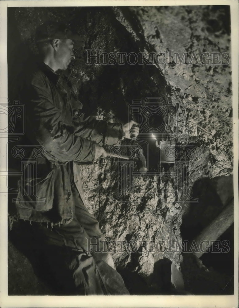 1937 Press Photo Hard Rock Gold Miner Works by Hand Far under Mountain, Denver- Historic Images