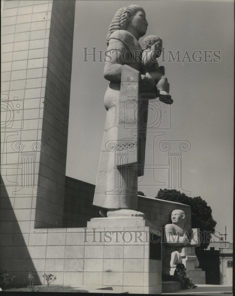 1950 Press Photo Statue of Mother and Child, Mexico - mjx38753- Historic Images