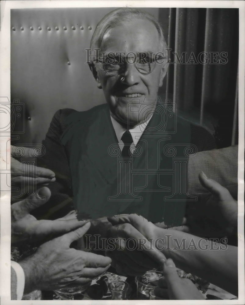 1955 Press Photo Frank Haggerty shakes hands at Holliday House party, Milwaukee