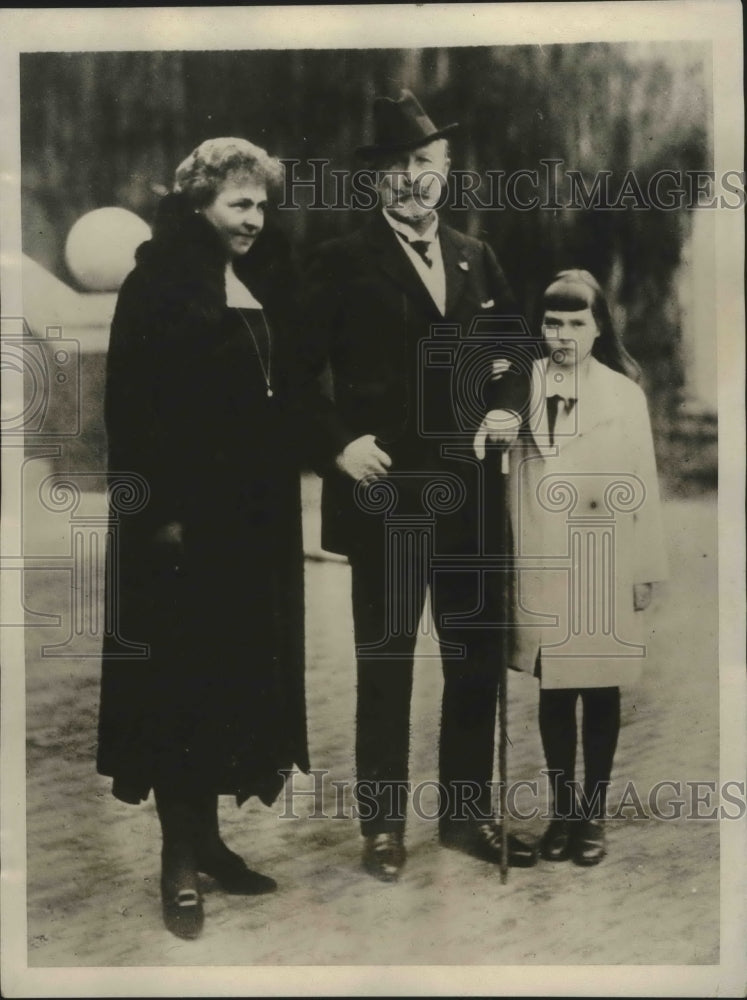 1929 Press Photo Ex-kaiser Wilhelm, his wife, Hermine and her daughter in Doorn- Historic Images