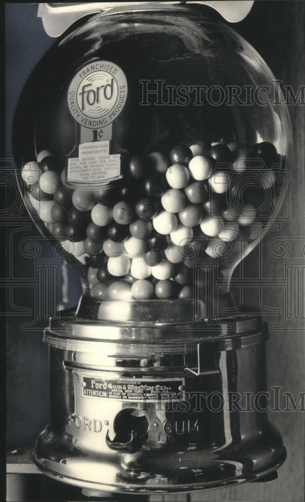 1986 Press Photo Ford Penny Gumball Machine - mjx39304