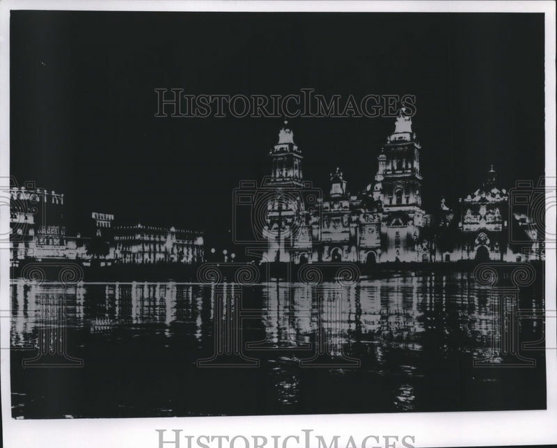 Load image into Gallery viewer, 1968 Press Photo Illuminated Zocalo at night in Mexico City, Mexico - mjx39544
