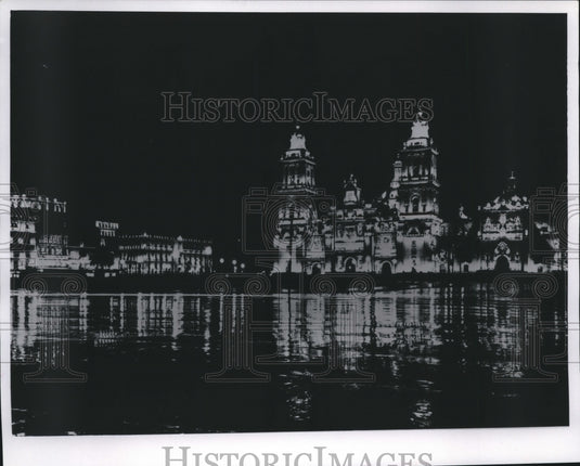 1968 Press Photo Illuminated Zocalo at night in Mexico City, Mexico - mjx39544