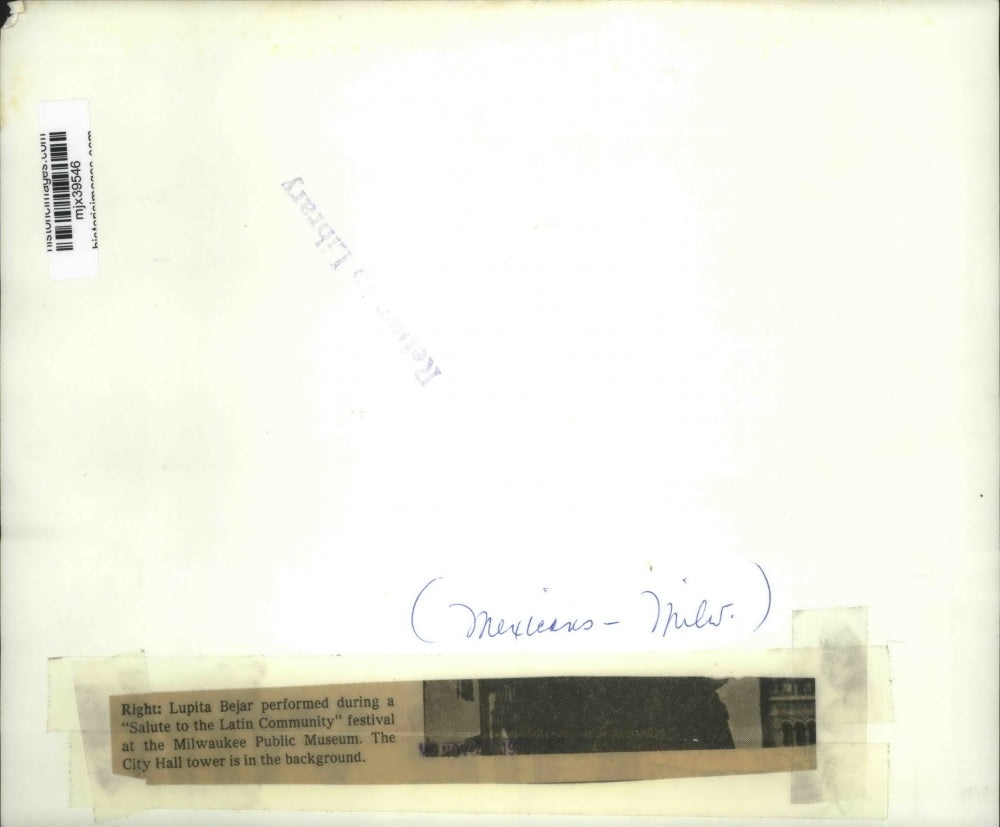 Press Photo Lupita Bejar at Milwaukee Public Museum festival in Wisconsin