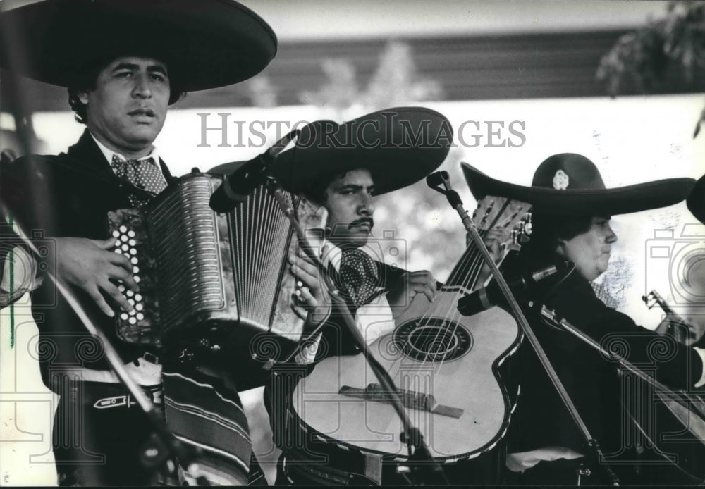 1981 Press Photo Victor Rivera mariachi band at Fiesta Mexicana in Milwaukee- Historic Images