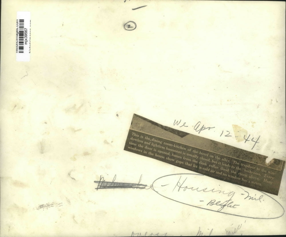 1944 Press Photo Dining Room/Kitchen of Blighted Milwaukee House - mjx39567