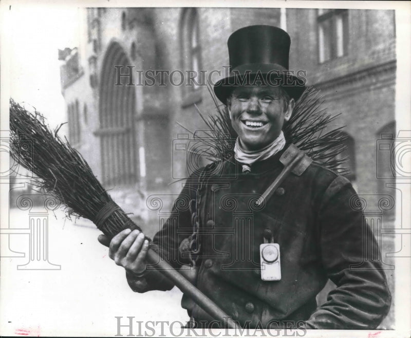 Load image into Gallery viewer, 1973 Press Photo Chimney sweep with his broom in Germany
