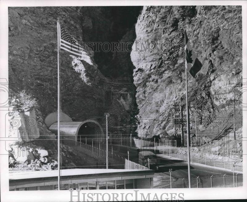 Load image into Gallery viewer, 1967 Press Photo North American Air Defense Command in Cheyenne Mountain, CO
