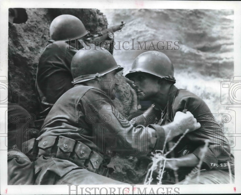 Load image into Gallery viewer, 1964 Press Photo Kier Dullea, Jack Warden in Scene From "The Thin Red Line"
