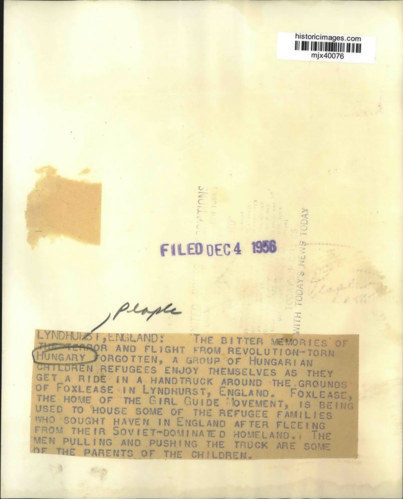 1956 Press Photo Hungarian refugee children in hand truck in Lyndhurst, England