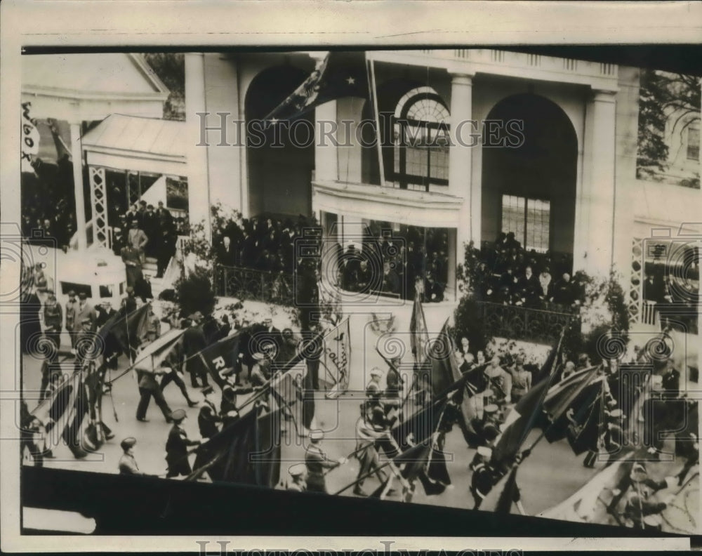 1933 Press Photo Parade passing reviewing stand on Pennsylvania avenue
