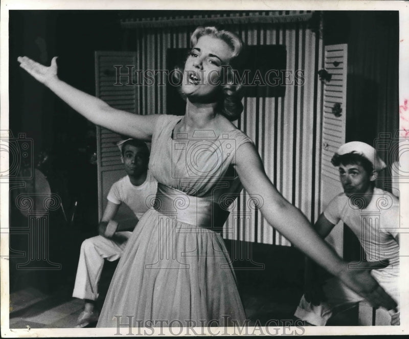 Load image into Gallery viewer, 1960 Press Photo Actress Karen Morrow and others
