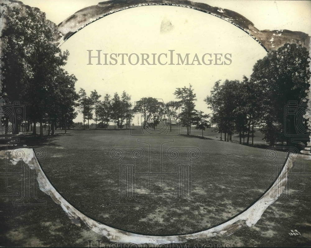 1923 Press Photo Ozaukee County Club view of the eighth green in Wisconsin- Historic Images