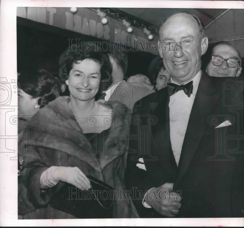1964 Press Photo Adlai Stevenson escorted Mrs. Lyndon B. Johnson in New York.