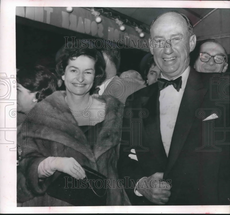 Load image into Gallery viewer, 1964 Press Photo Adlai Stevenson escorted Mrs. Lyndon B. Johnson in New York.
