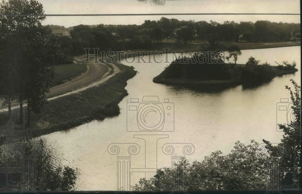 1931 Press Photo Lake at Oak Creek section of Milwaukee County Parkway- Historic Images