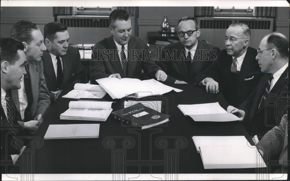 1955 Press Photo Executives of the Heil Company in committee&#39;s weekly meeting