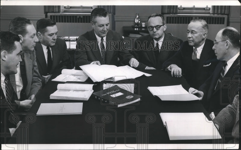 Load image into Gallery viewer, 1955 Press Photo Executives of the Heil Company in committee's weekly meeting
