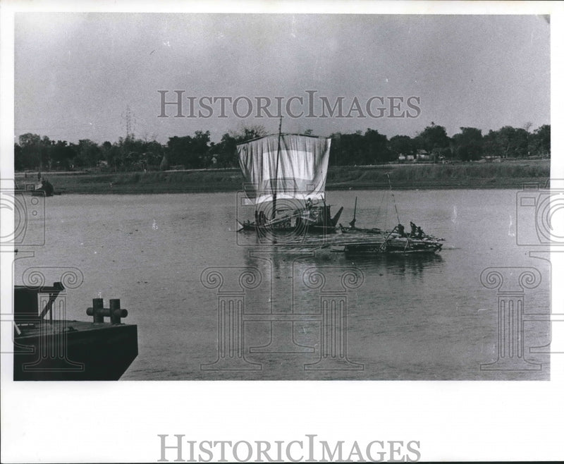 Load image into Gallery viewer, 1963 Press Photo Typical river boats in Dacca, East Pakistan. - mjx40883
