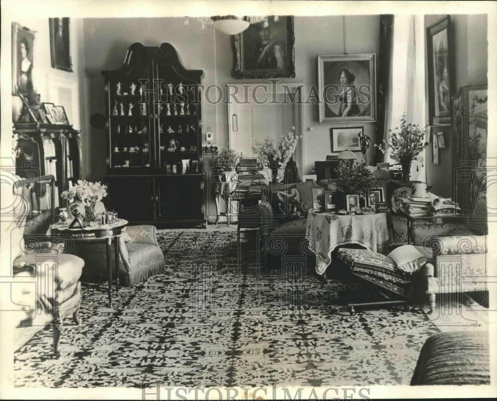 1931 Press Photo Sitting room of Hermine, mistress of Doorn Castle. - mjx40946