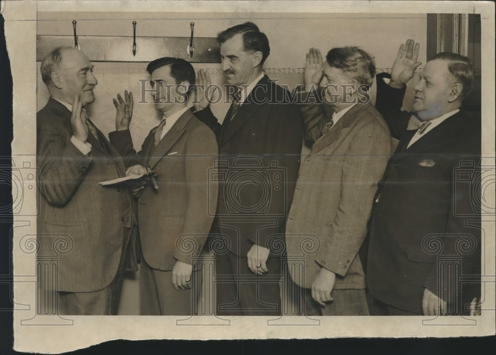 1932 Press Photo Milwaukee City Election Winners Take Oath Of Office - mjx40971