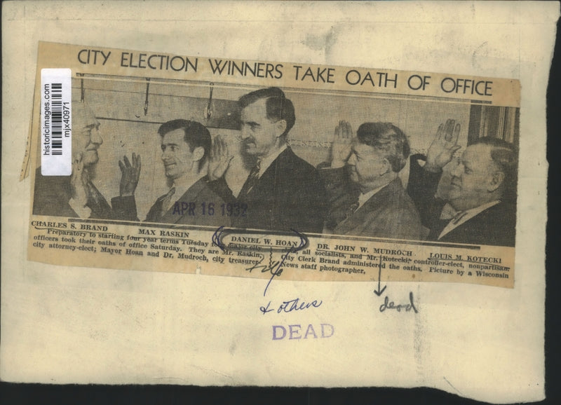 Load image into Gallery viewer, 1932 Press Photo Milwaukee City Election Winners Take Oath Of Office - mjx40971
