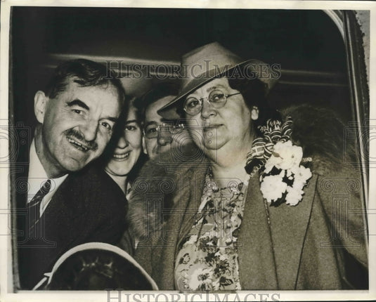 1964 Press Photo Daniel Hoan former mayor of Milwaukee and family. - mjx40983