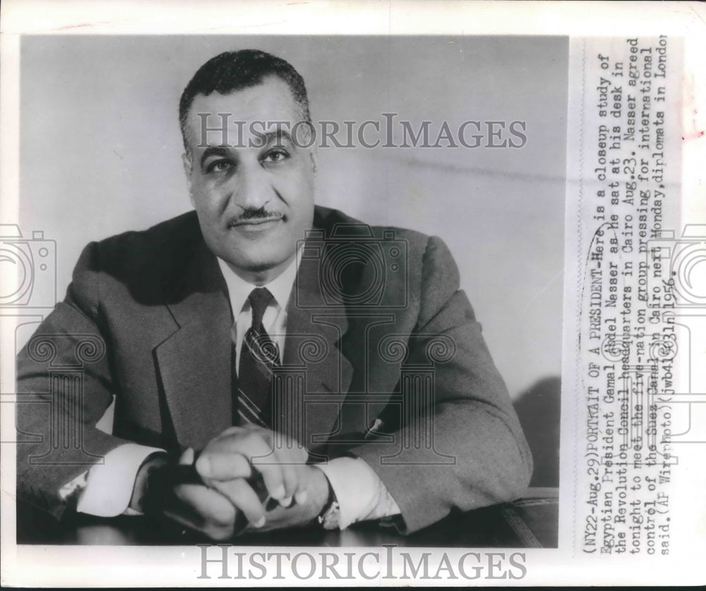 1956 Press Photo Egyptian President Gamal Abdel Nasser sitting at desk in Cairo.- Historic Images