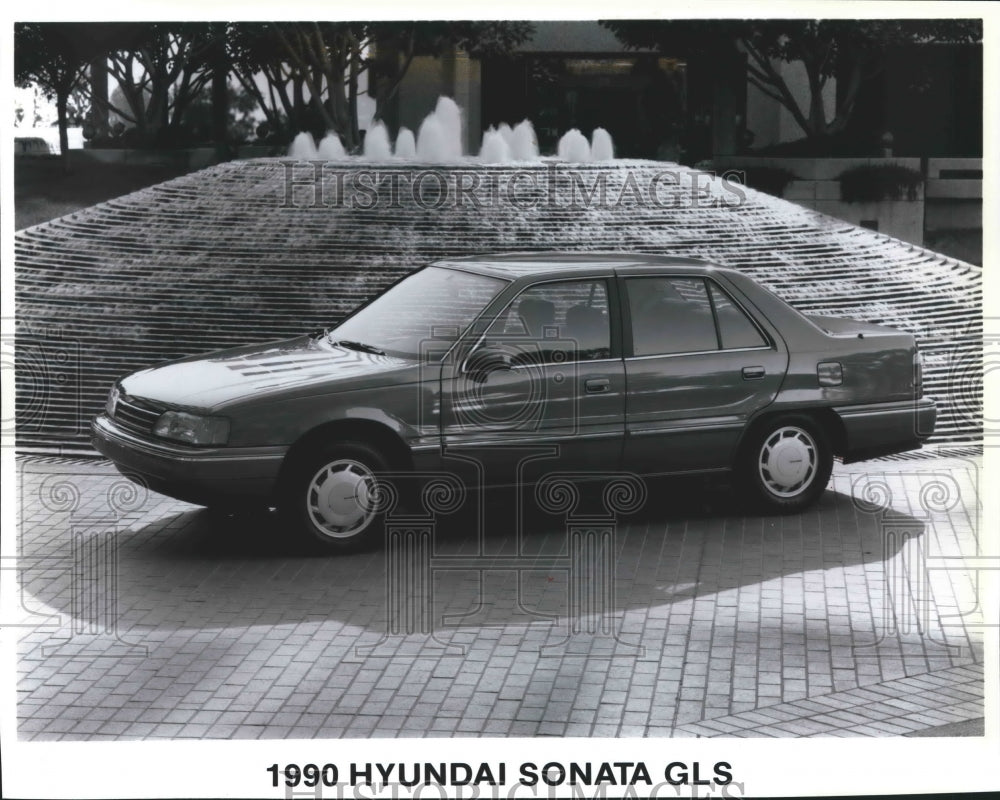 1990 Press Photo 1990 Hyundai Sonata GLS - mjx41079