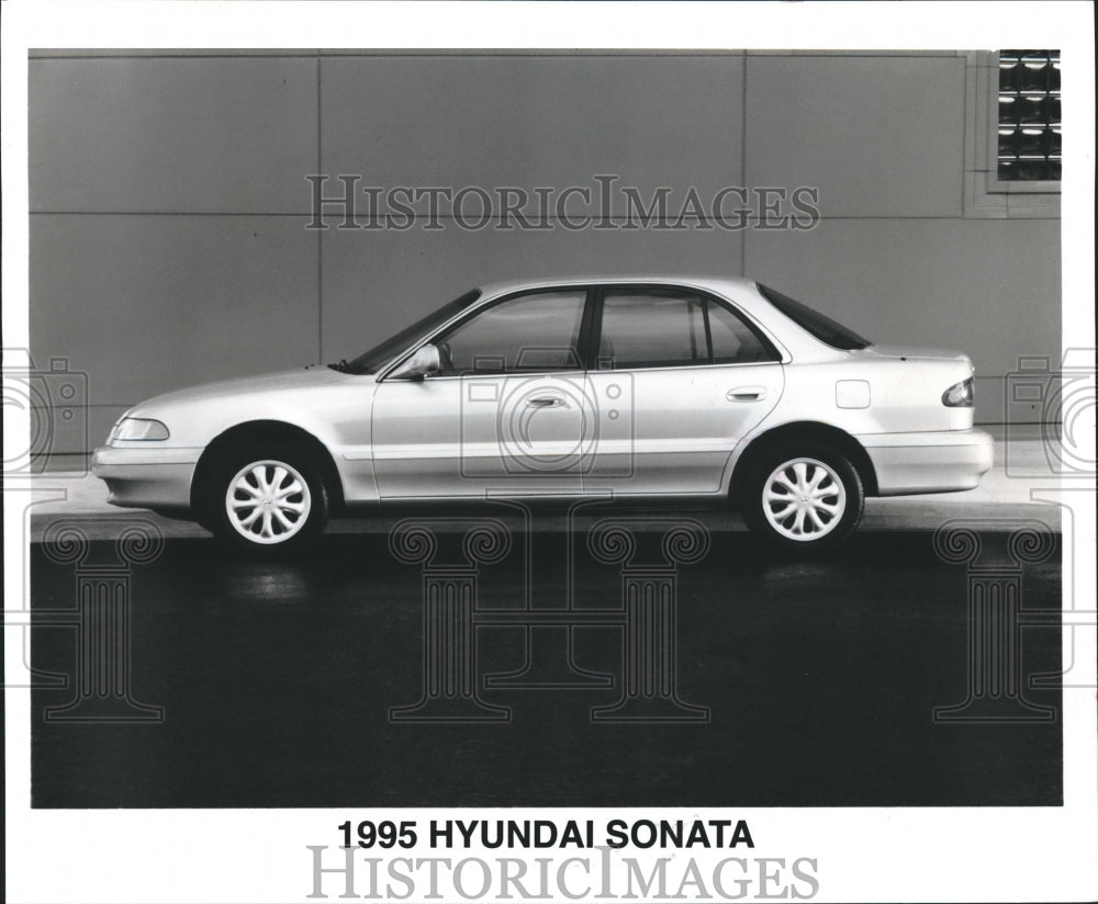 1994 Press Photo Hyundai's newly designed Sonata - mjx41085