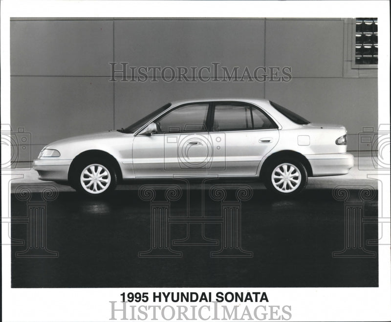 Load image into Gallery viewer, 1994 Press Photo Hyundai's newly designed Sonata - mjx41085
