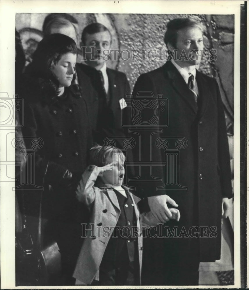 1973 Press Photo Patrick Lyn Nugent and others at Lyndon B. Johnson funeral
