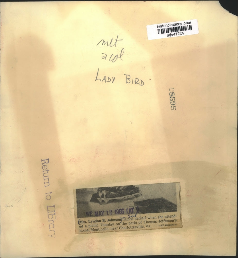 1965 Press Photo Mrs. Lyndon B. Johnson helped herself at a picnic in Virginia.