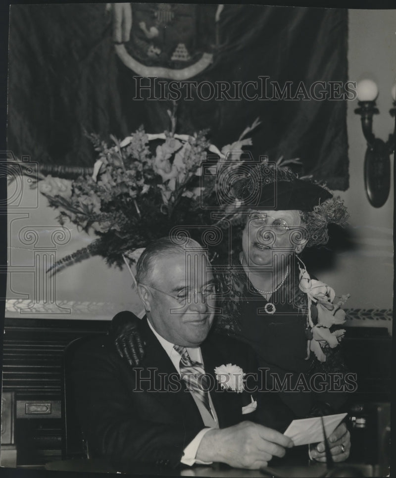 Load image into Gallery viewer, 1939 Press Photo Governor Heil and Mrs. Heil in the capitol's executive office
