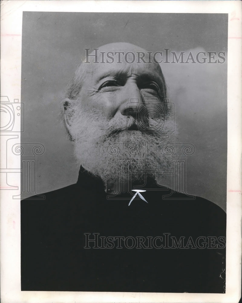 Load image into Gallery viewer, 1946 Press Photo Greek Orthodox Cleric in Jerusalem. - mjx41516
