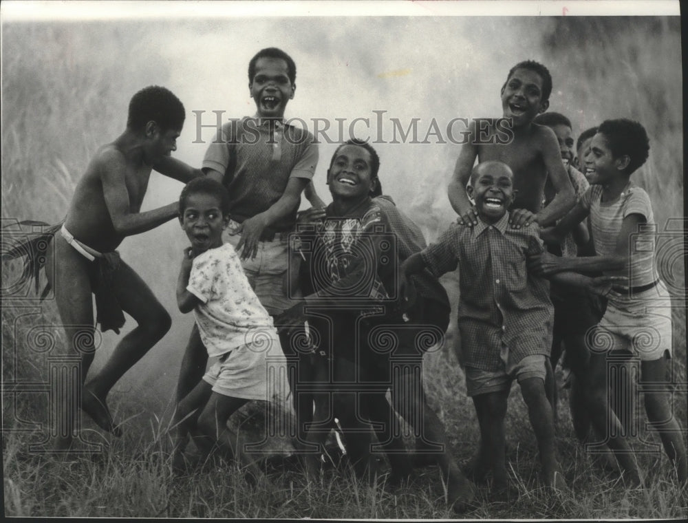 1976 Press Photo Papua New Guinea children enjoy rough and tumble game of soccer