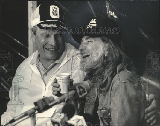 1986 Press Photo Milwaukee Bucks' coach Don Nelson and Willie Nelson - mjx41741- Historic Images