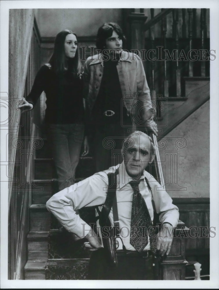 1977 Press Photo Abe Vigoda, Lenny Bari, Wendy Schaal, star on ABC&#39;s &quot;Fish&quot;- Historic Images