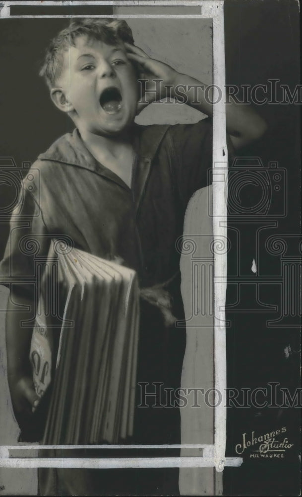 1927 Press Photo Joe Huber a Milwaukee Journal newsboy. - mjx42075