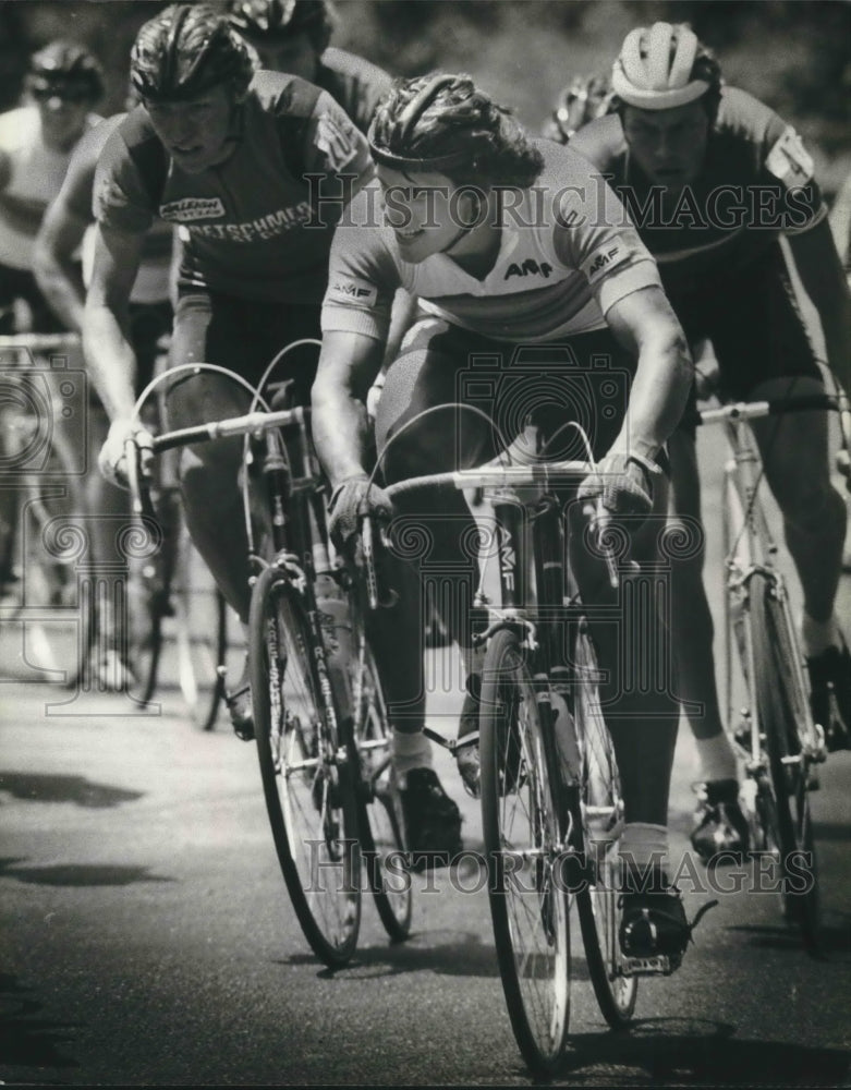 1980 Press Photo Eric Heiden &#39;studying his options&#39; in cycling race - mjx42495- Historic Images