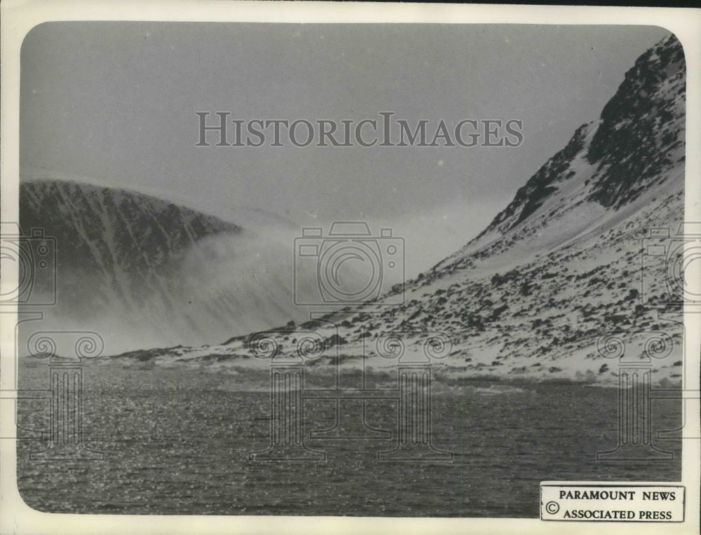 1928 Press Photo Fog moves in along the coast of North East Land near North Pole- Historic Images